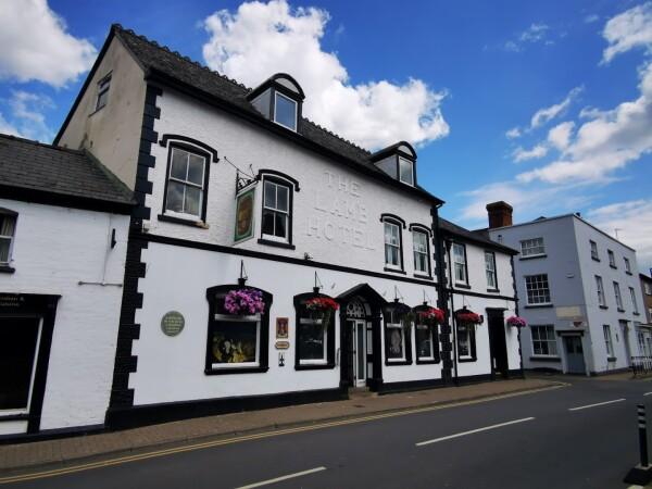 Best Sports Bars in Hereford - Barrels