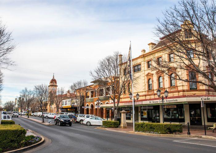 Looking for a watering hole and wanting to catch the game? Check out Dubbo's best sports bars on FANZO's venue finder. 