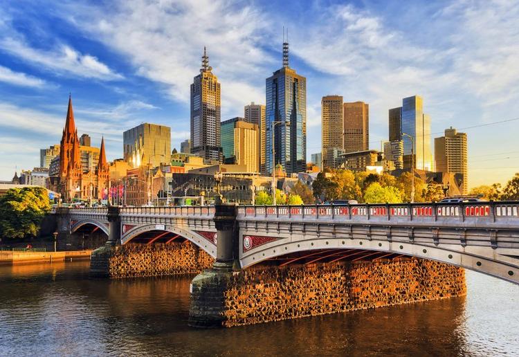 Discover pubs showing live sport in Melbourne CBD