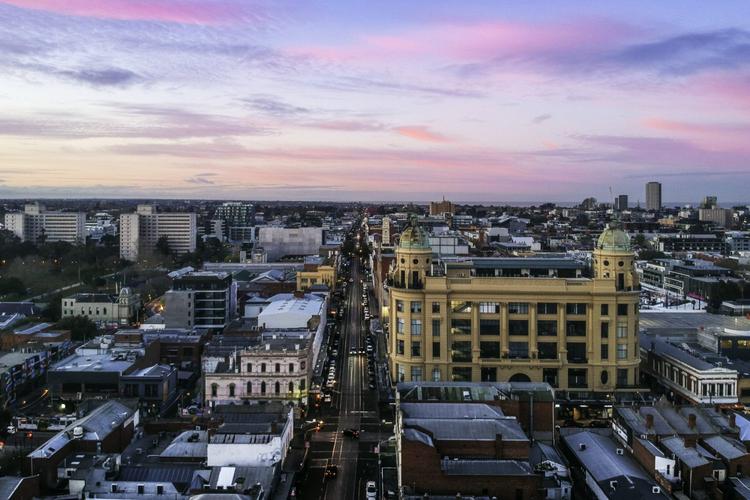 Discover pubs showing live sport on Chapel St