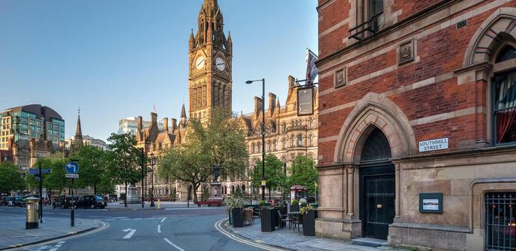 Find hundreds of the best sports bars in Manchester showing live sport on TV