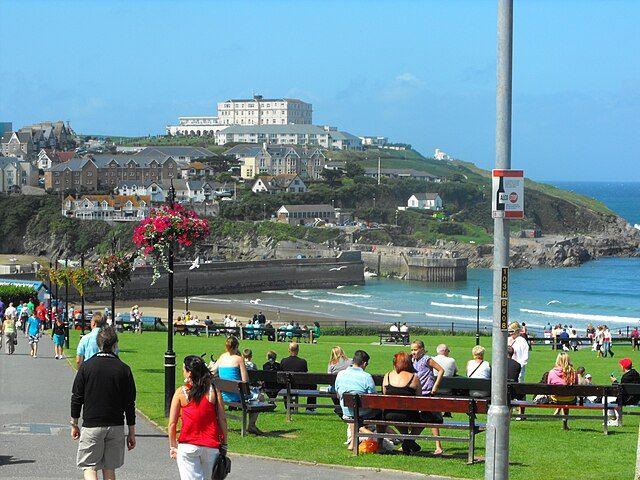 If you’re in Newquay, there’s no better place to watch the game than by the beach. The bars around Fistral Bay serve up ice-cold pints and plenty of surf-town energy.