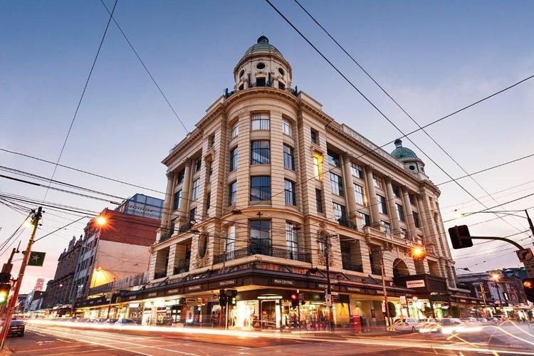 Discover pubs showing live sport in Prahran
