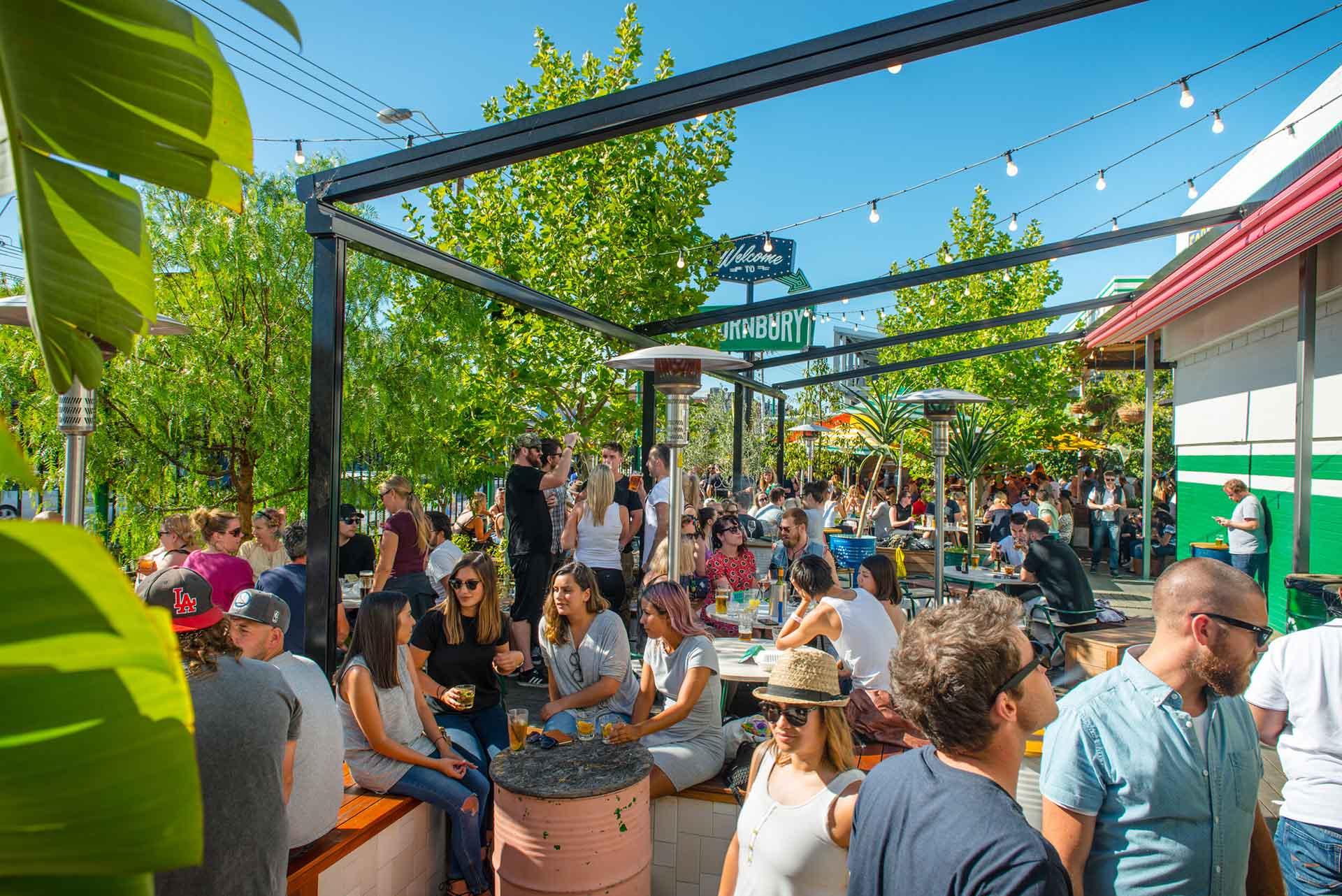 sports bars in Thornbury, pubs in Thornbury, pubs showing live sports in Thornbury