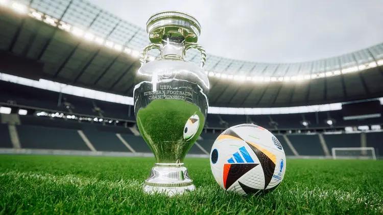 Find sports bars and pubs near you showing all the Euro 2024 games. 