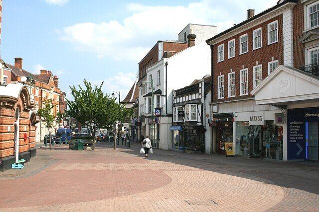 In Epsom, sports fans head to Epsom Square, where lively bars and classic pubs create the perfect spot to enjoy the game after a day at the races.