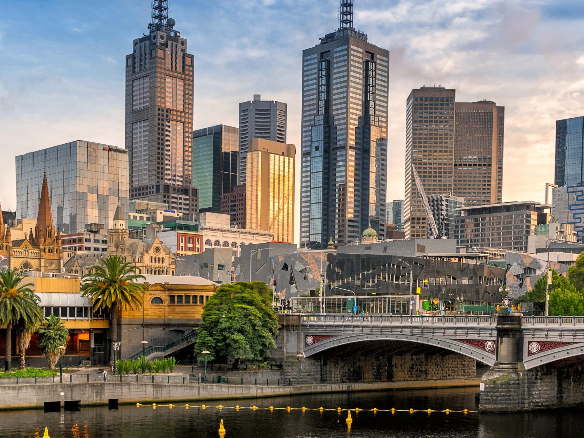 sports bars in melbourne cbd, pubs in melbourne cbd, sports bars near me